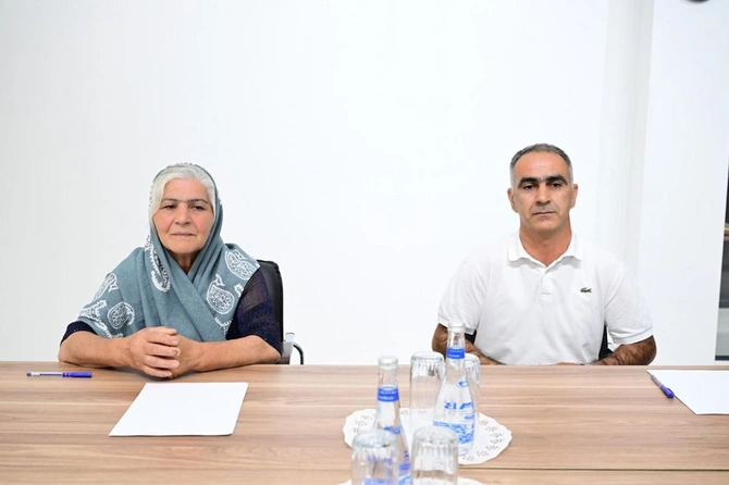 Mədəniyyət naziri Şuşa şəhərində vətəndaşları qəbul etdi — FOTOLAR Mədəniyyət naziri Şuşa şəhərində vətəndaşları qəbul etdi — FOTOLAR