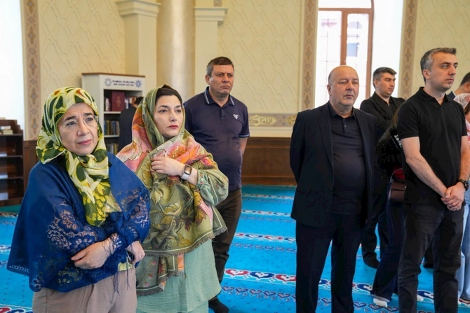 Dini mövzuların mediada təqdimatı ilə bağlı konfransın iştirakçıları Qubadakı ibadətgahlarda olublar — FOTOLAR