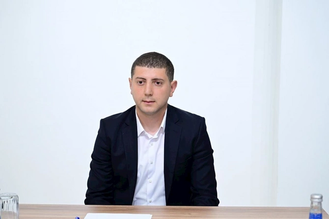 Mədəniyyət naziri Şuşa şəhərində vətəndaşları qəbul etdi — FOTOLAR Mədəniyyət naziri Şuşa şəhərində vətəndaşları qəbul etdi — FOTOLAR