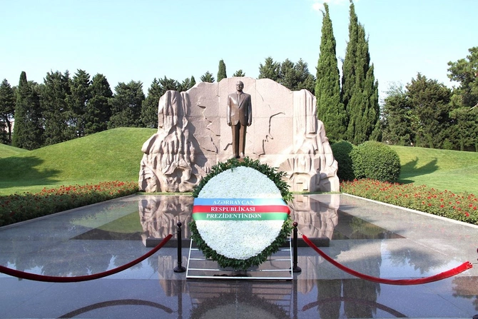 Ölkəmizdə vəkillərin sayı 3000-i ötüb — FOTOLAR