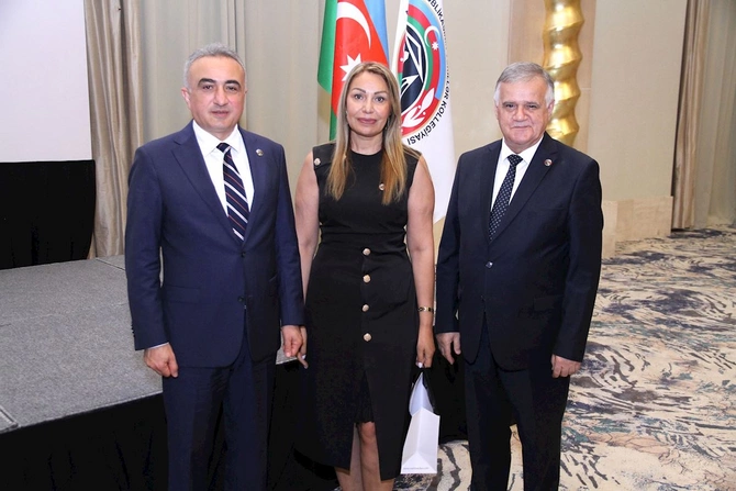 Ölkəmizdə vəkillərin sayı 3000-i ötüb — FOTOLAR