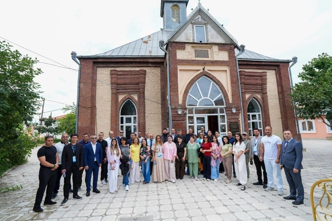 Dini mövzuların mediada təqdimatı ilə bağlı konfransın iştirakçıları Qubadakı ibadətgahlarda olublar — FOTOLAR