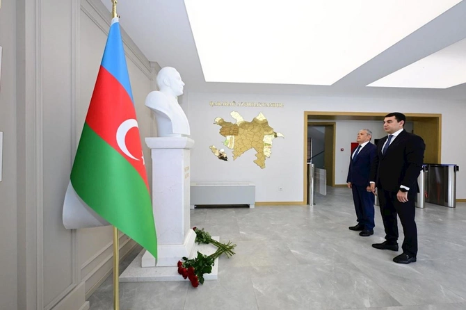 Mədəniyyət naziri Şuşa şəhərində vətəndaşları qəbul etdi — FOTOLAR Mədəniyyət naziri Şuşa şəhərində vətəndaşları qəbul etdi — FOTOLAR