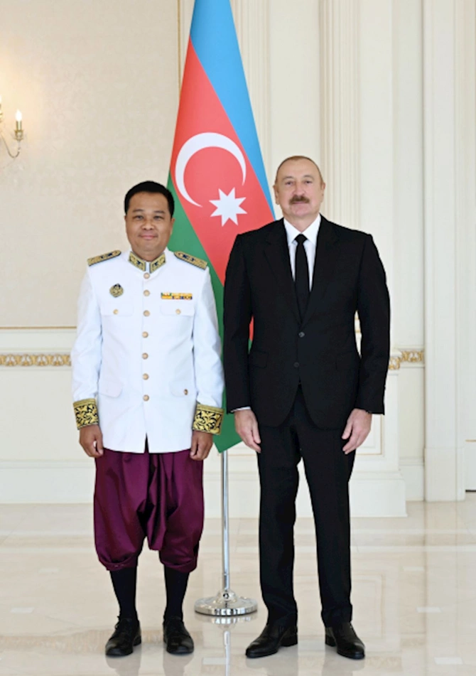 İlham Əliyev Kambocanın Azərbaycanda yeni təyin olunmuş səfirinin etimadnaməsini qəbul edib — FOTOLAR İlham Əliyev Kambocanın Azərbaycanda yeni təyin olunmuş səfirinin etimadnaməsini qəbul edib — FOTOLAR