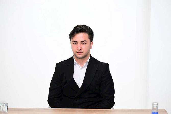 Mədəniyyət naziri Şuşa şəhərində vətəndaşları qəbul etdi — FOTOLAR Mədəniyyət naziri Şuşa şəhərində vətəndaşları qəbul etdi — FOTOLAR