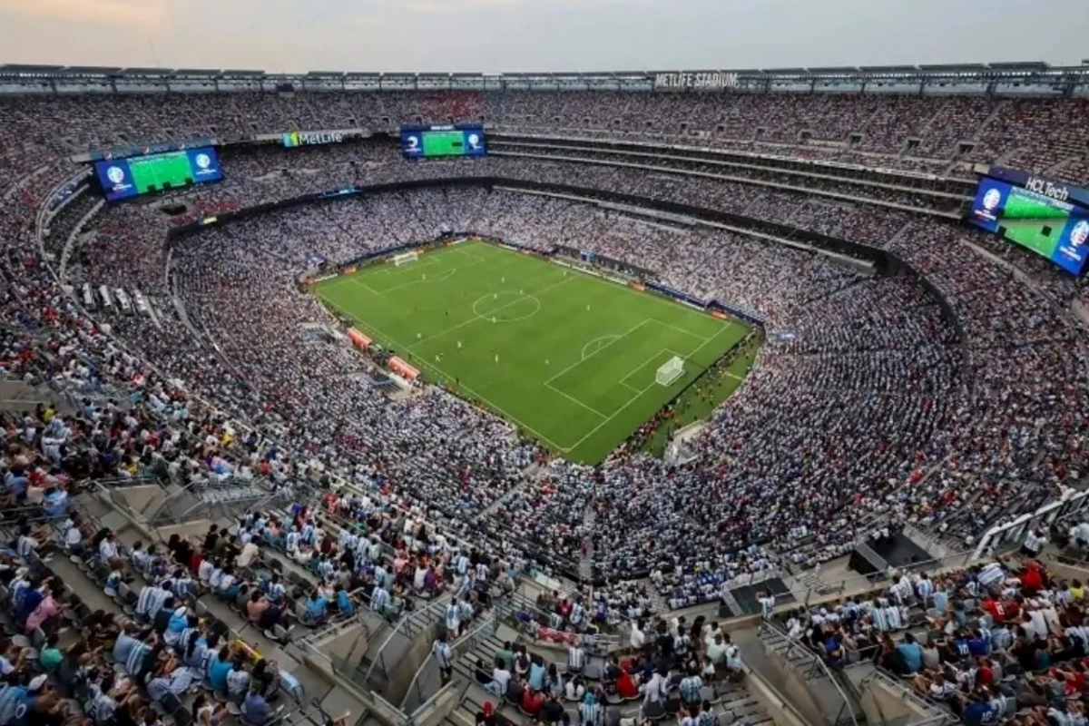 FİFA Messi və Yamalın ayaq basdığı otu satışa çıxaracaq — 450 dollarlıq suvenirlərin videosu