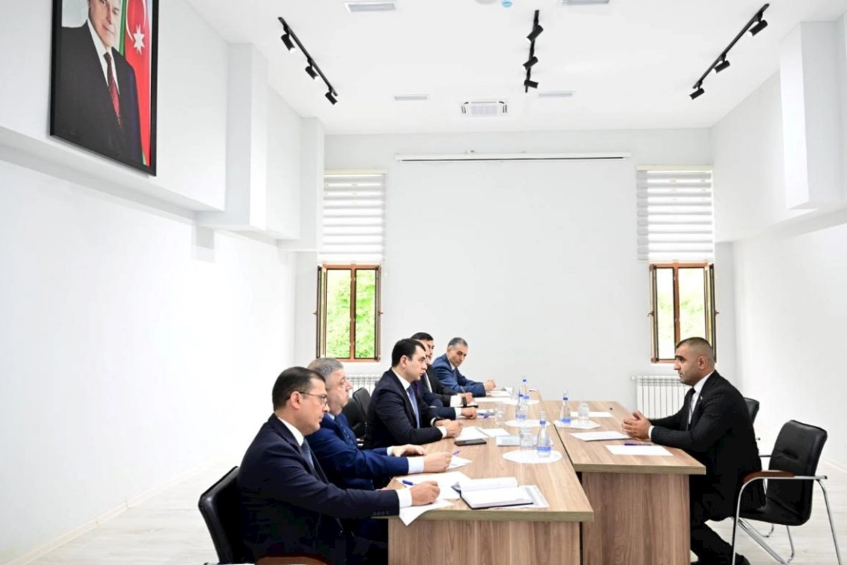 Mədəniyyət naziri Şuşa şəhərində vətəndaşları qəbul etdi — FOTOLAR