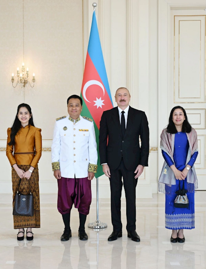 İlham Əliyev Kambocanın Azərbaycanda yeni təyin olunmuş səfirinin etimadnaməsini qəbul edib — FOTOLAR İlham Əliyev Kambocanın Azərbaycanda yeni təyin olunmuş səfirinin etimadnaməsini qəbul edib — FOTOLAR