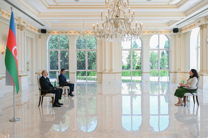 İrlandiyanın yeni təyin səfiri etimadnaməsini İlham Əliyevə təqdim etdi — FOTOLAR İrlandiyanın yeni təyin səfiri etimadnaməsini İlham Əliyevə təqdim etdi — FOTOLAR