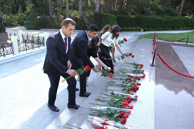 Ölkəmizdə vəkillərin sayı 3000-i ötüb — FOTOLAR