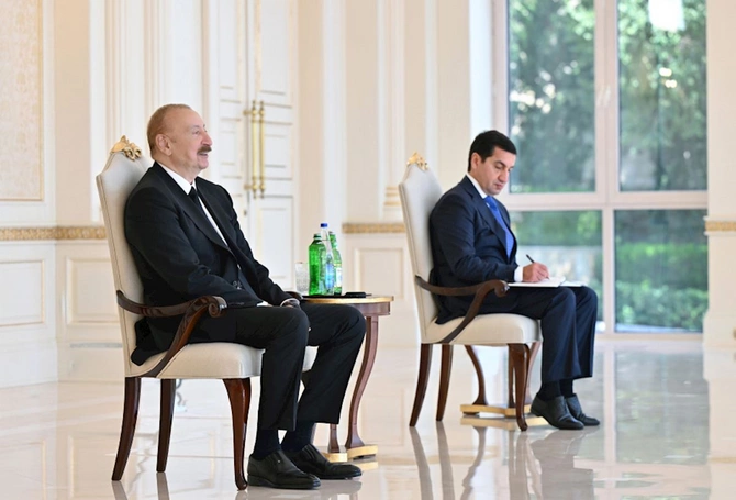 İrlandiyanın yeni təyin səfiri etimadnaməsini İlham Əliyevə təqdim etdi — FOTOLAR İrlandiyanın yeni təyin səfiri etimadnaməsini İlham Əliyevə təqdim etdi — FOTOLAR
