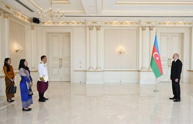 İlham Əliyev Kambocanın Azərbaycanda yeni təyin olunmuş səfirinin etimadnaməsini qəbul edib — FOTOLAR İlham Əliyev Kambocanın Azərbaycanda yeni təyin olunmuş səfirinin etimadnaməsini qəbul edib — FOTOLAR