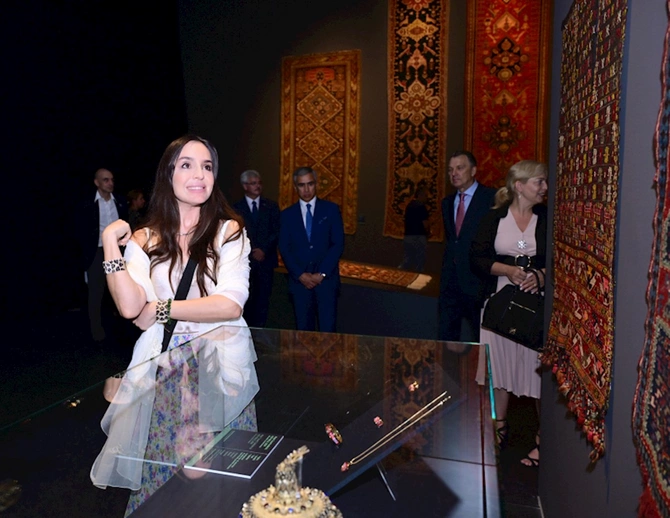 Leyla Əliyeva Budapeştdə sərgidə iştirak etdi — FOTOLAR