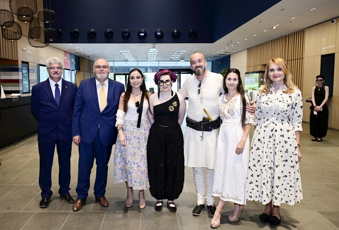 Leyla Əliyeva Budapeştdə sərgidə iştirak etdi — FOTOLAR