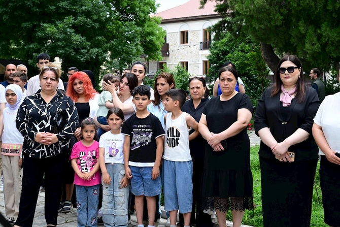 Şuşada Kitab dayanacağı istifadəyə verildi — FOTOLAR Şuşada Kitab dayanacağı istifadəyə verildi — FOTOLAR