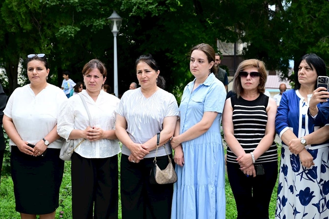 Şuşada Kitab dayanacağı istifadəyə verildi — FOTOLAR Şuşada Kitab dayanacağı istifadəyə verildi — FOTOLAR