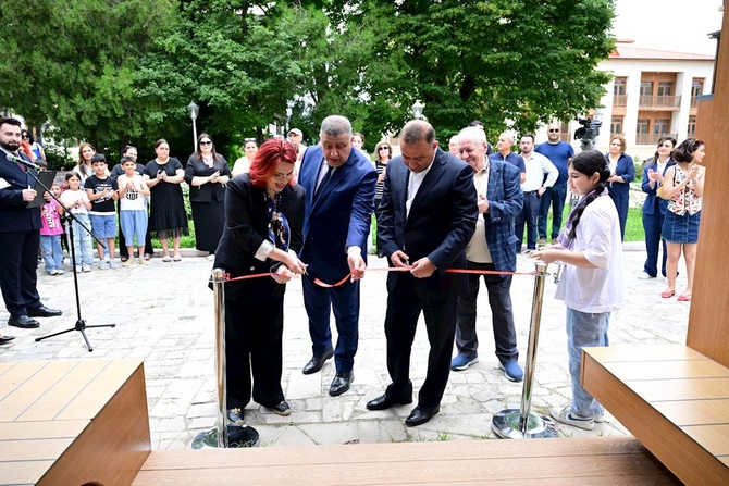 Şuşada Kitab dayanacağı istifadəyə verildi — FOTOLAR Şuşada Kitab dayanacağı istifadəyə verildi — FOTOLAR