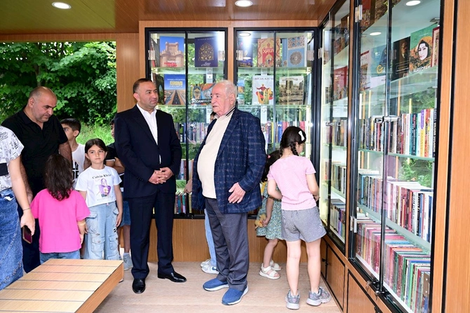Şuşada Kitab dayanacağı istifadəyə verildi — FOTOLAR Şuşada Kitab dayanacağı istifadəyə verildi — FOTOLAR