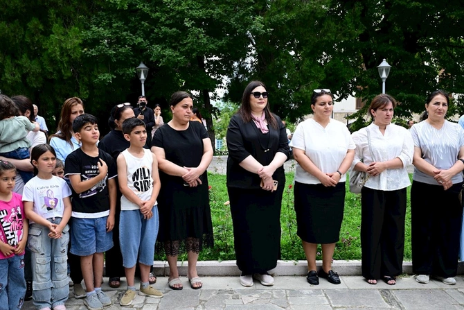Şuşada Kitab dayanacağı istifadəyə verildi — FOTOLAR Şuşada Kitab dayanacağı istifadəyə verildi — FOTOLAR