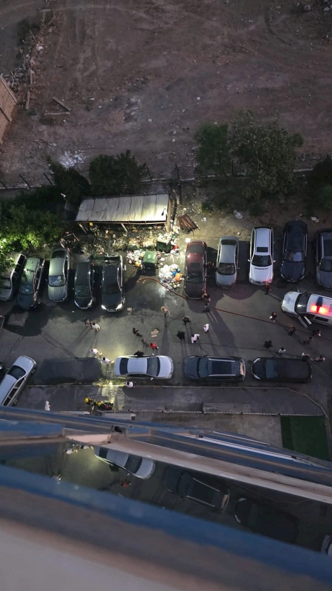 Bakıda yaşayış kompleksinin həyətində 4 avtomobil yandı — FOTOLAR (YENİLƏNİB)