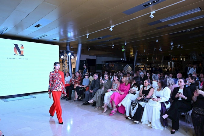 Alyona Əliyeva Milli Xalça Muzeyində moda nümayişi tədbirində — FOTOLAR