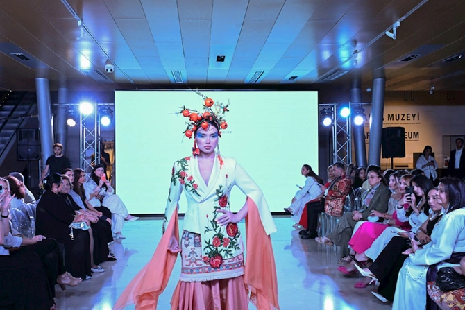 Alyona Əliyeva Milli Xalça Muzeyində moda nümayişi tədbirində — FOTOLAR