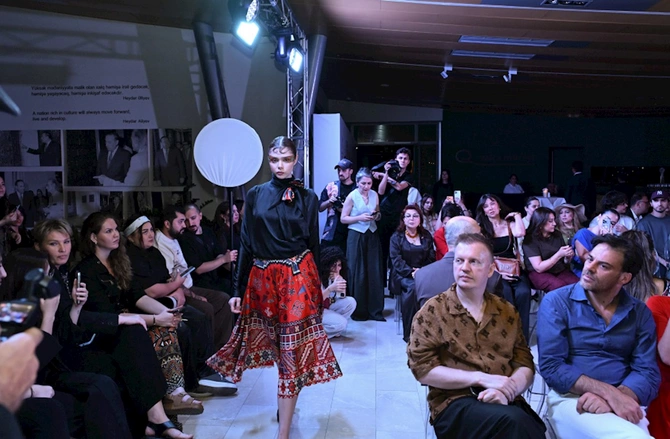 Alyona Əliyeva Milli Xalça Muzeyində moda nümayişi tədbirində — FOTOLAR