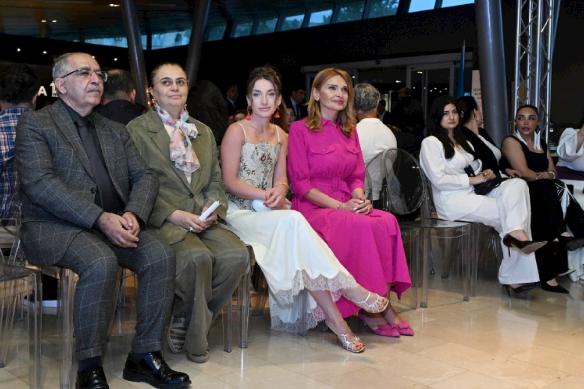 Alyona Əliyeva Milli Xalça Muzeyində moda nümayişi tədbirində — FOTOLAR