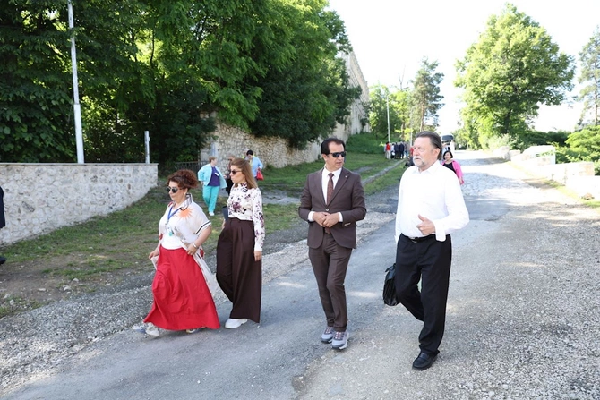 Türk Dünyası Həftəsinin iştirakçıları Şuşanın tarixi-mədəni irsi ilə tanış oldu — FOTOLAR Türk Dünyası Həftəsinin iştirakçıları Şuşanın tarixi-mədəni irsi ilə tanış oldu — FOTOLAR
