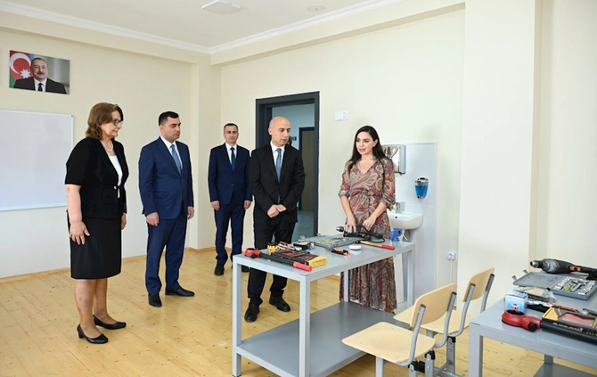 Leyla Əliyeva Yevlaxda məktəb binasının açılışında — FOTOLAR