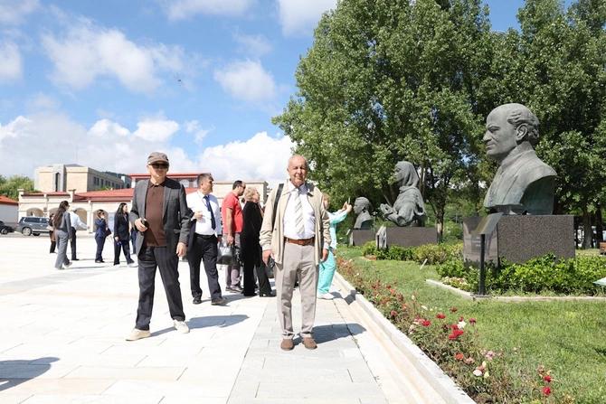 Türk Dünyası Həftəsinin iştirakçıları Şuşanın tarixi-mədəni irsi ilə tanış oldu — FOTOLAR Türk Dünyası Həftəsinin iştirakçıları Şuşanın tarixi-mədəni irsi ilə tanış oldu — FOTOLAR