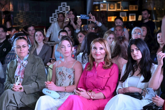 Alyona Əliyeva Milli Xalça Muzeyində moda nümayişi tədbirində — FOTOLAR
