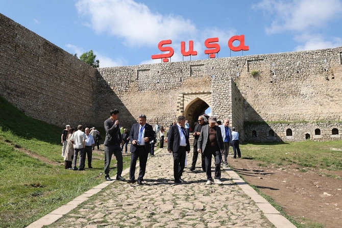 Türk Dünyası Həftəsinin iştirakçıları Şuşanın tarixi-mədəni irsi ilə tanış oldu — FOTOLAR Türk Dünyası Həftəsinin iştirakçıları Şuşanın tarixi-mədəni irsi ilə tanış oldu — FOTOLAR