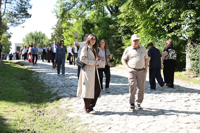 Türk Dünyası Həftəsinin iştirakçıları Şuşanın tarixi-mədəni irsi ilə tanış oldu — FOTOLAR Türk Dünyası Həftəsinin iştirakçıları Şuşanın tarixi-mədəni irsi ilə tanış oldu — FOTOLAR