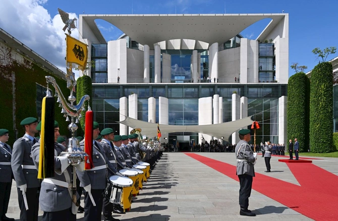 Berlində İlham Əliyevin rəsmi qarşılanma mərasimi olub — FOTOLAR Berlində İlham Əliyevin rəsmi qarşılanma mərasimi olub — FOTOLAR