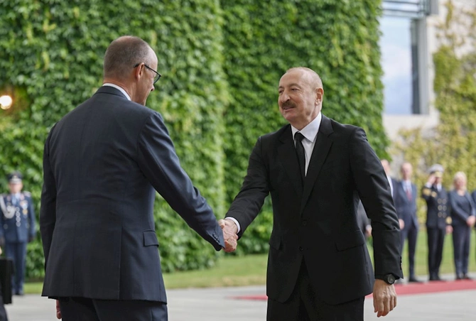 Berlində İlham Əliyevin rəsmi qarşılanma mərasimi olub — FOTOLAR Berlində İlham Əliyevin rəsmi qarşılanma mərasimi olub — FOTOLAR