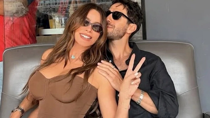 Məşhur aktrisa özündən 15 yaş kiçik iş adamı ilə sevgilidir — FOTOLAR