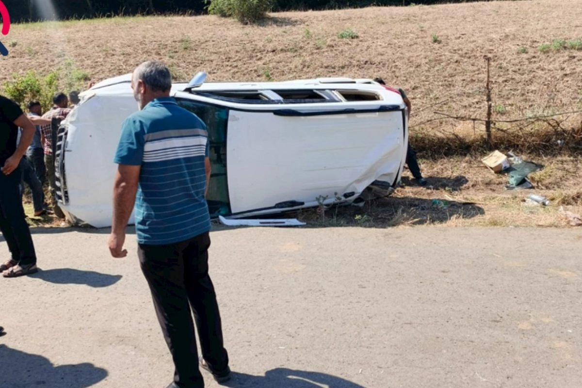 Cəlilabadda “Toyota” aşdı — Yaralılar var