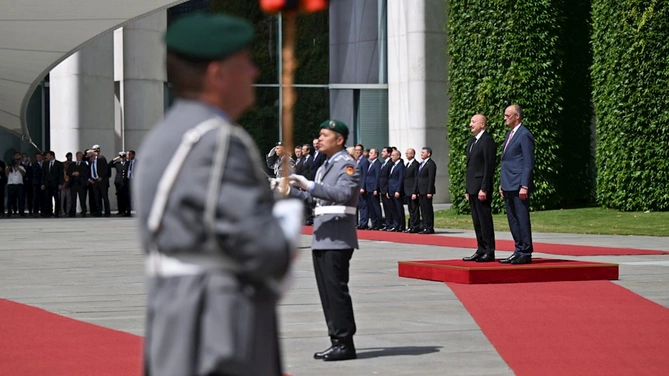 Berlində İlham Əliyevin rəsmi qarşılanma mərasimi olub — FOTOLAR Berlində İlham Əliyevin rəsmi qarşılanma mərasimi olub — FOTOLAR