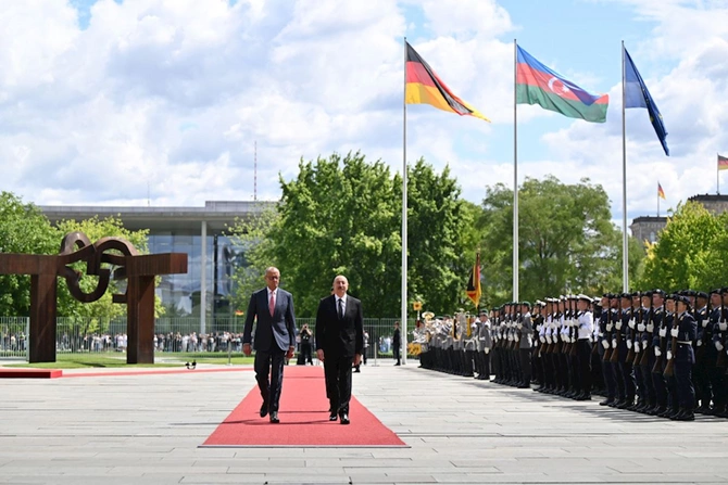 Berlində İlham Əliyevin rəsmi qarşılanma mərasimi olub — FOTOLAR Berlində İlham Əliyevin rəsmi qarşılanma mərasimi olub — FOTOLAR
