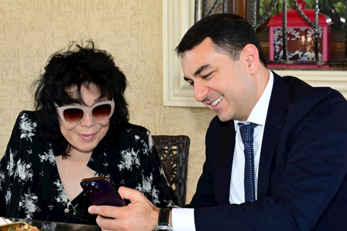 Nazir Flora Kərimovanın ad gününü evində təbrik etdi — FOTOLAR