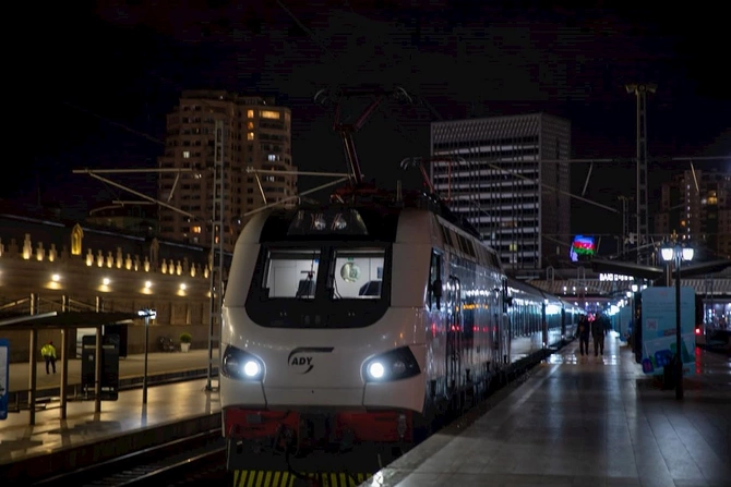 Bakı–Tbilisi–Bakı qatarlarında sərnişin yerlərinin sayı təqribən 120 faiz artırılıb — FOTOLAR Bakı–Tbilisi–Bakı qatarlarında sərnişin yerlərinin sayı təqribən 120 faiz artırılıb — FOTOLAR