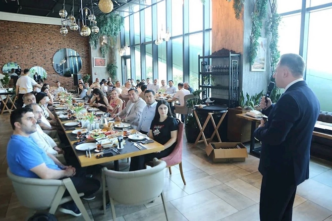AQC Milli Mətbuat Günündə media nümayəndələri ilə görüş keçirib — FOTOLAR AQC Milli Mətbuat Günündə media nümayəndələri ilə görüş keçirib — FOTOLAR
