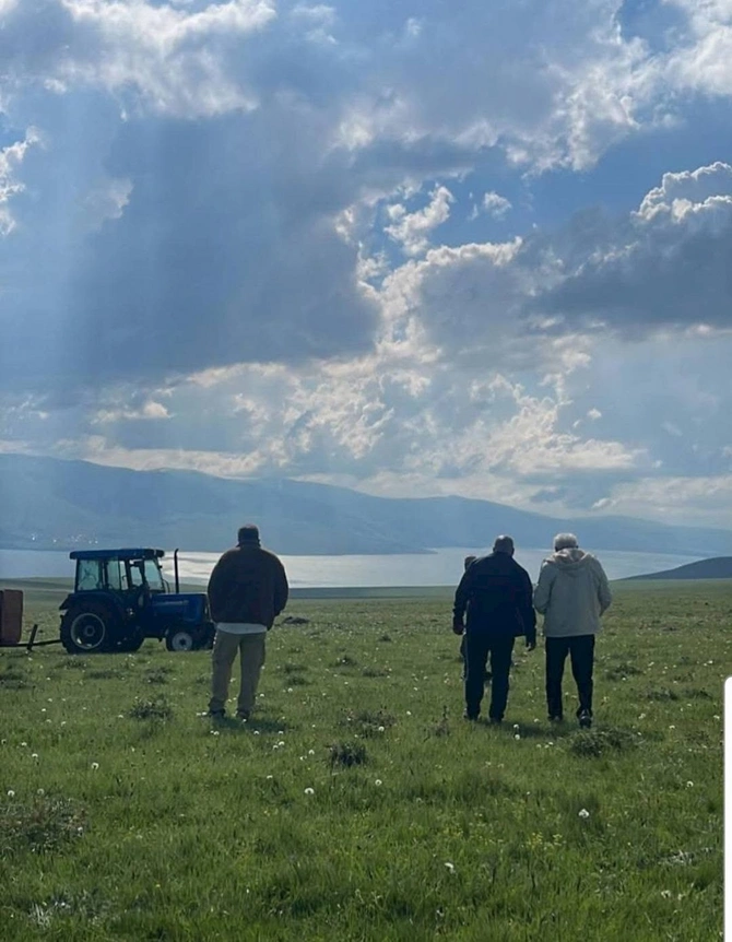 Deputat at belində yaylağa qalxdı və Qərbi Azərbaycandakı kəndlərinin “beş addımlığına” getdi — FOTOLAR