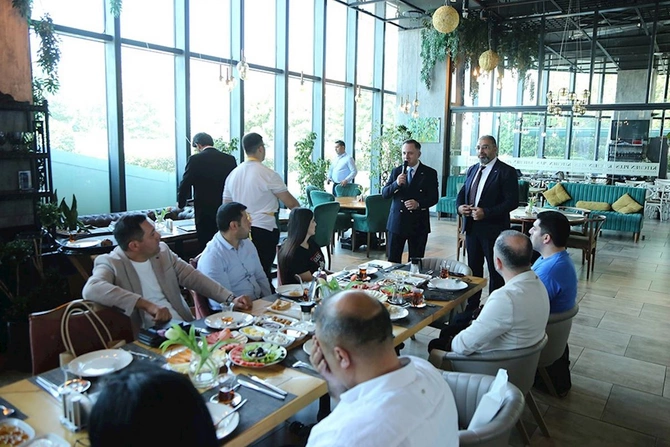 AQC Milli Mətbuat Günündə media nümayəndələri ilə görüş keçirib — FOTOLAR AQC Milli Mətbuat Günündə media nümayəndələri ilə görüş keçirib — FOTOLAR