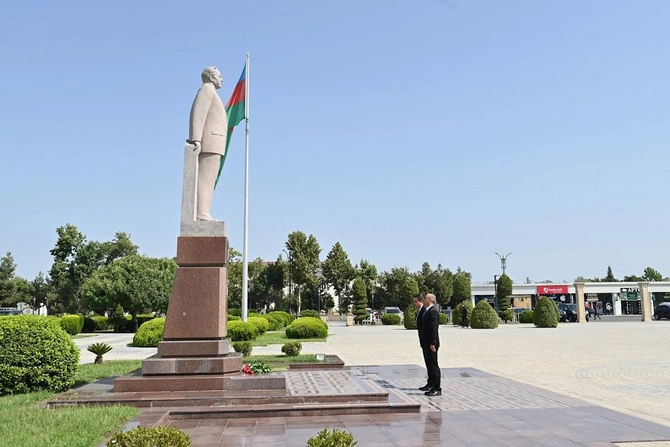 Emin Əmrullayev Saatlıda vətəndaşları qəbul etdi — FOTOLAR