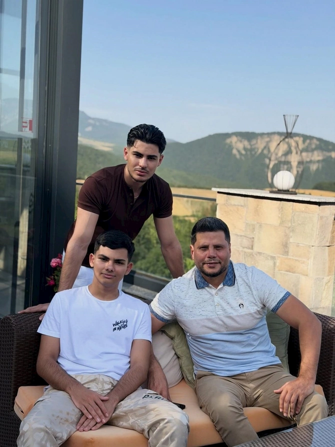 Zaur Kamal oğulları ilə istirahətdə — FOTOLAR