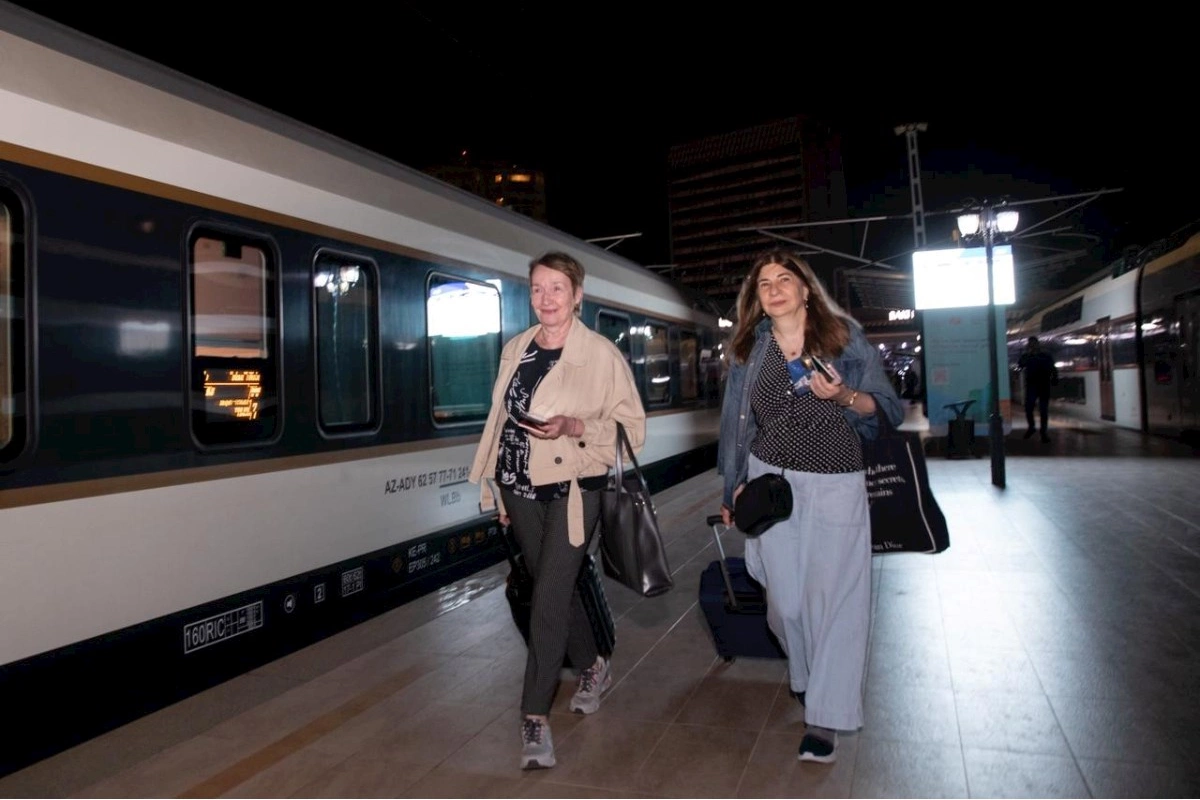 Bakı–Tbilisi–Bakı qatarlarında sərnişin yerlərinin sayı təqribən 120 faiz artırılıb — FOTOLAR