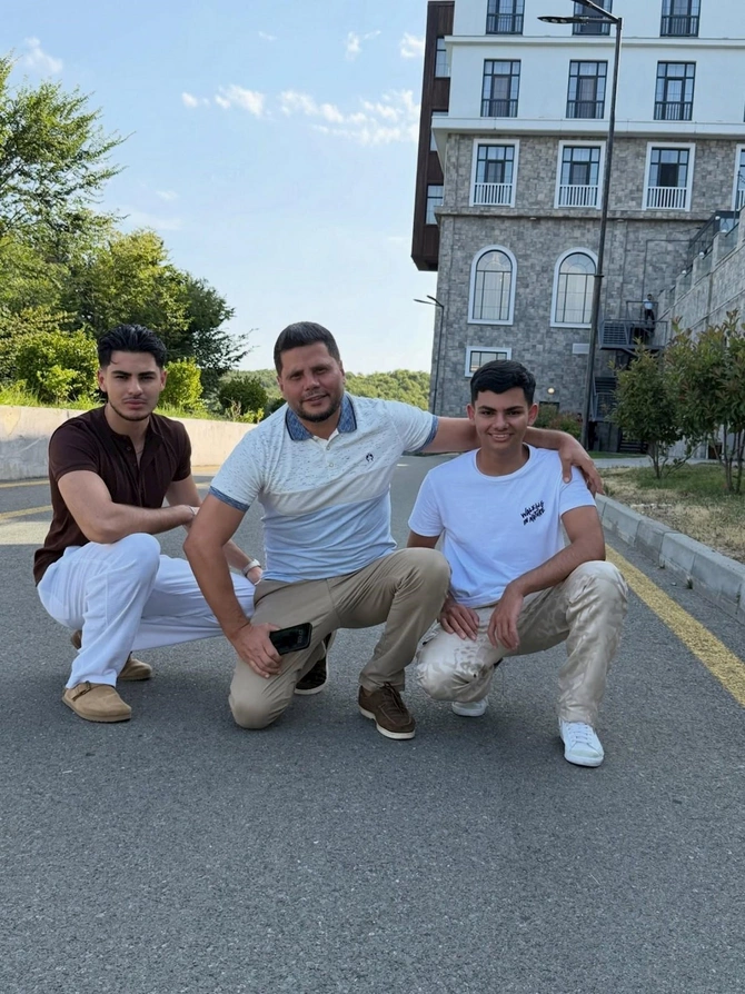 Zaur Kamal oğulları ilə istirahətdə — FOTOLAR