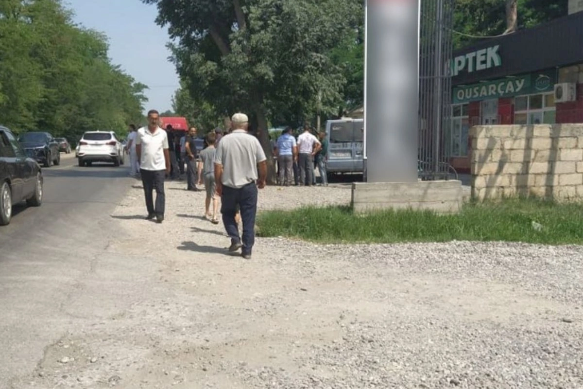Xaçmazda aptekin qarşısında meyit tapılıb — FOTO